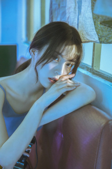 美女裤子被扒